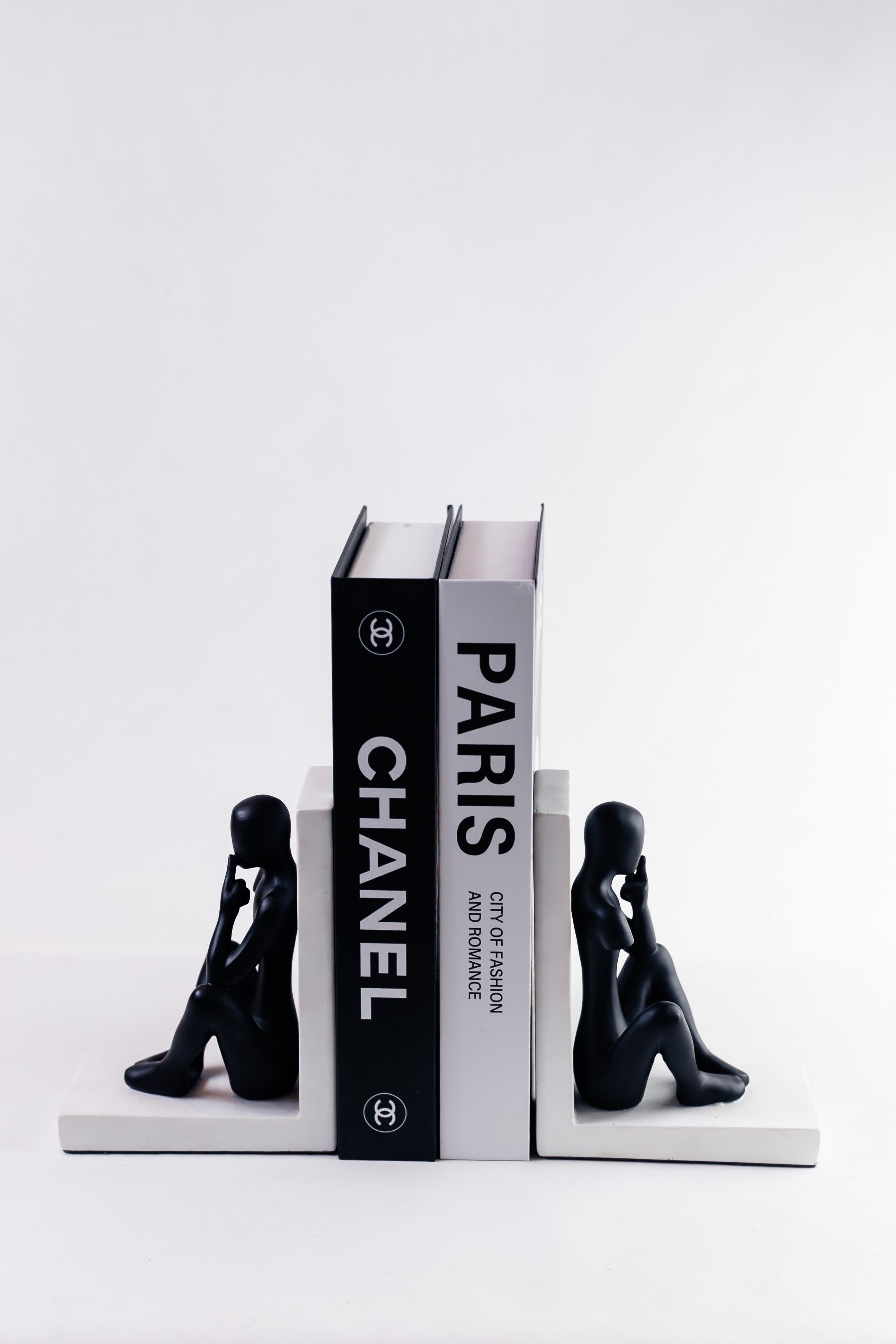 Apoya libros black & white