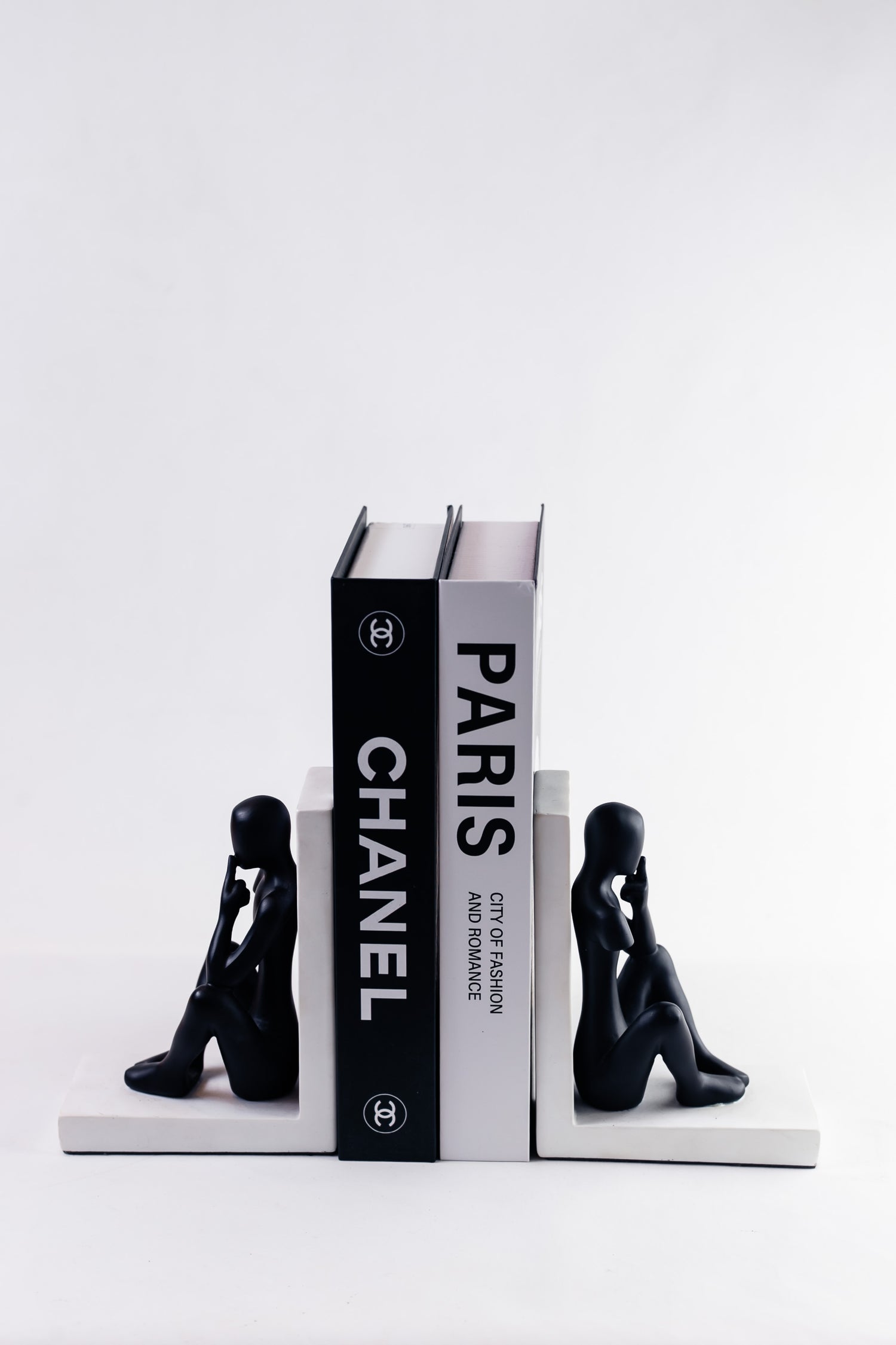 Apoya libros black & white