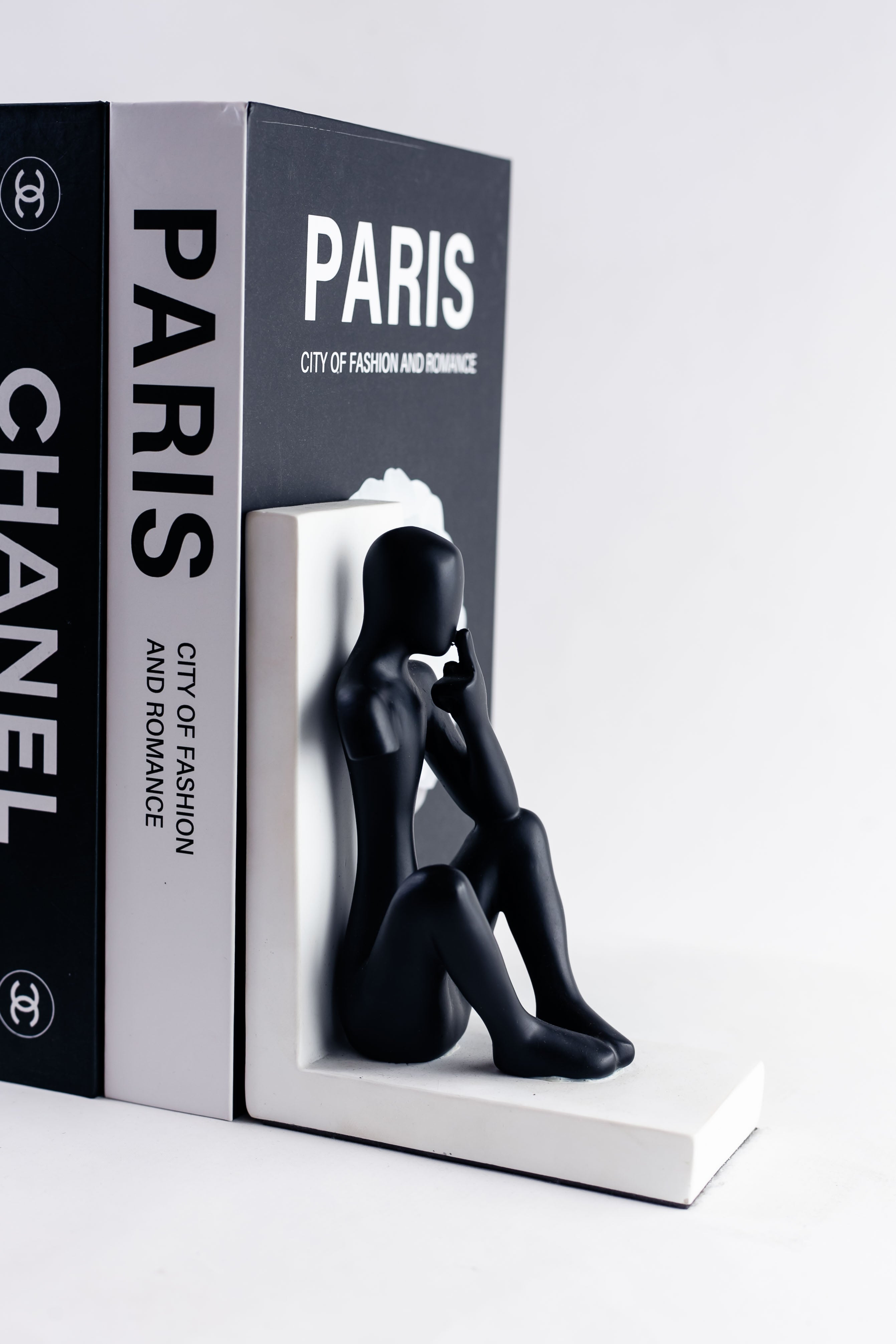 Apoya libros black & white