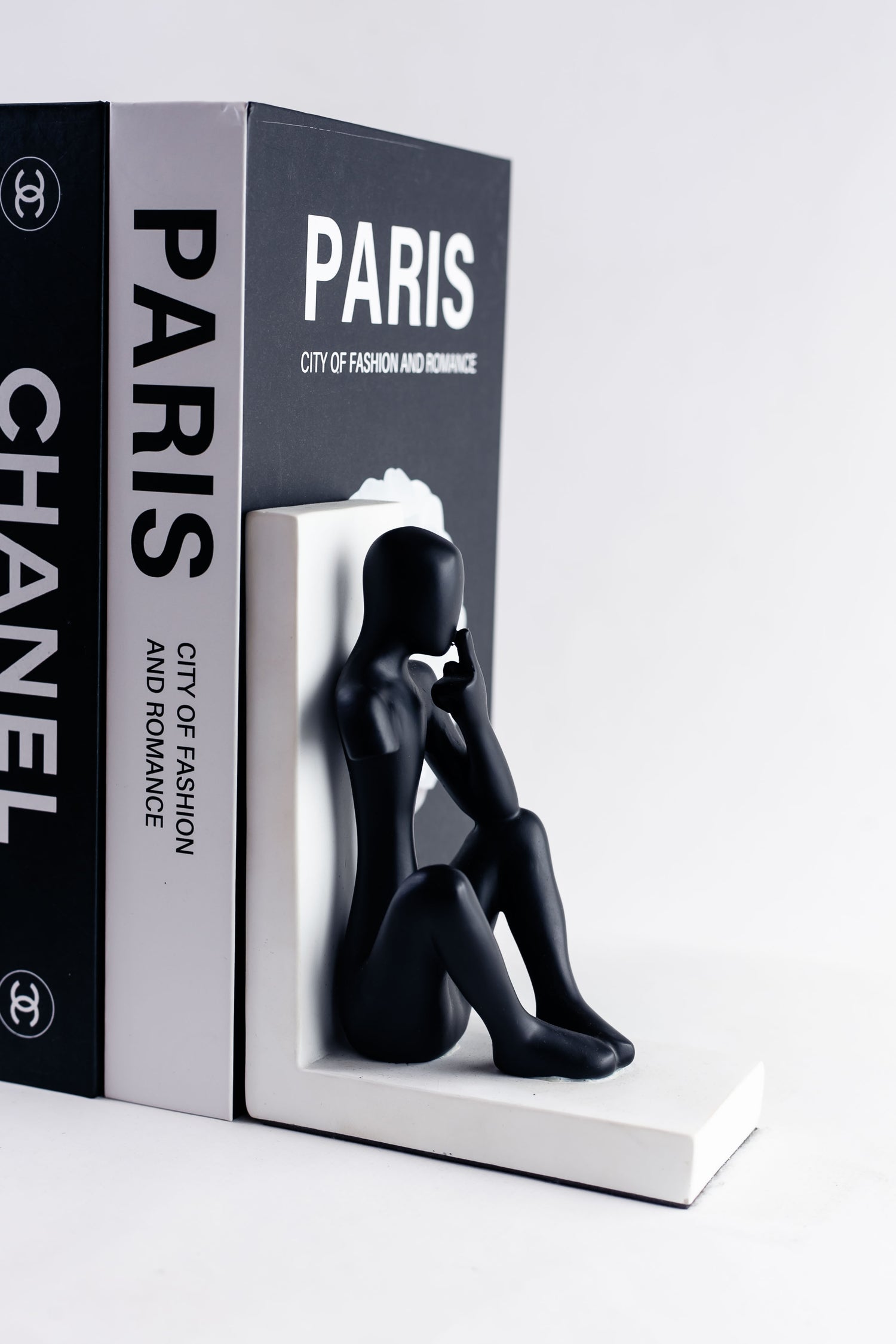 Apoya libros black & white